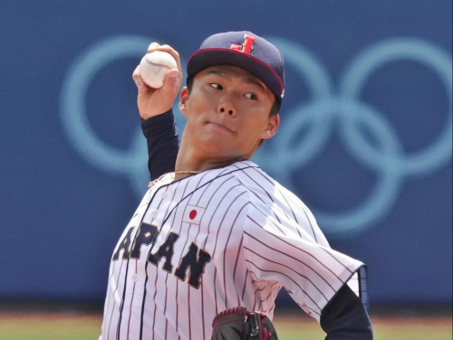  medallista de oro olímpico, ganador del premier12 de la wbsc, yoshinobu yamamoto, lanza el cuarto juego sin hits de la temporada 2022.